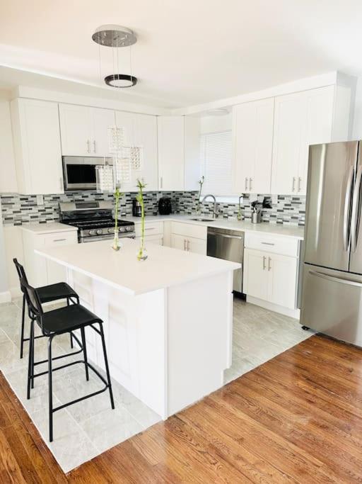 Cheerful 4-Bedroom Home With Free Parking Elmont Extérieur photo