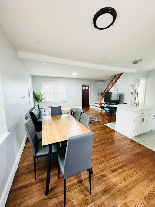 Cheerful 4-Bedroom Home With Free Parking Elmont Extérieur photo